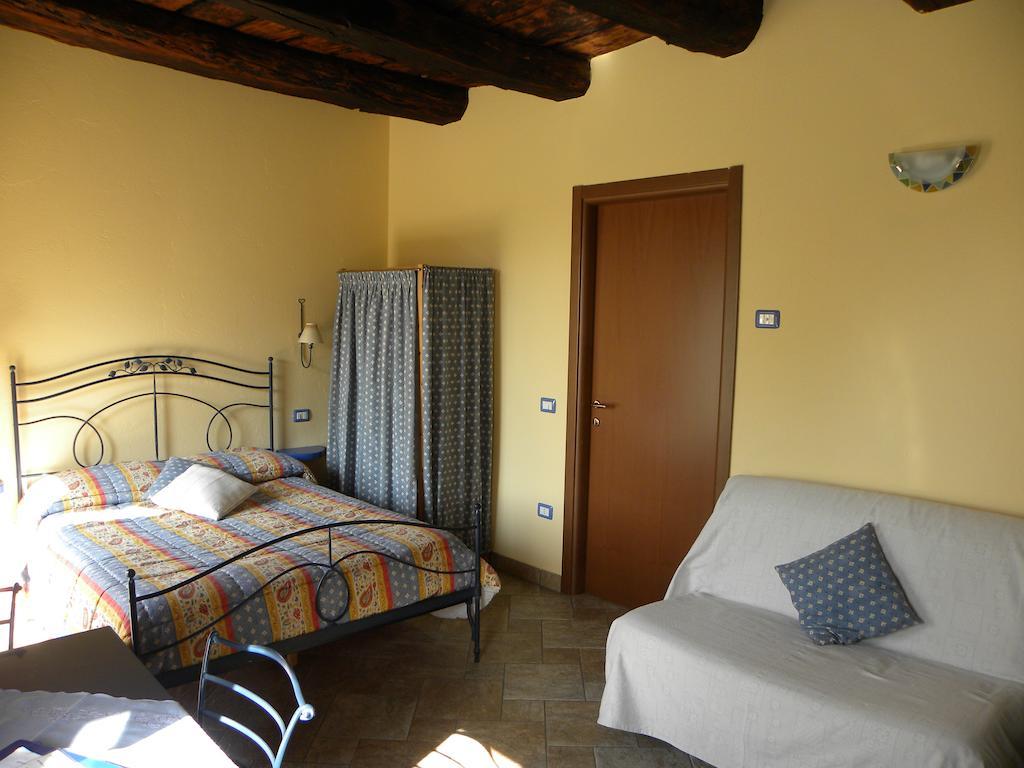Agriturismo Fano'S Farm Suno Zimmer foto